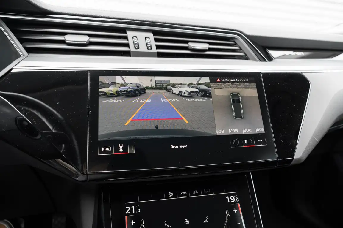 AUDI E-TRON