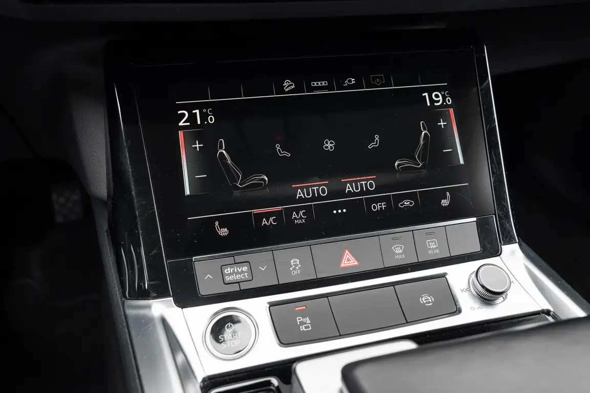 AUDI E-TRON
