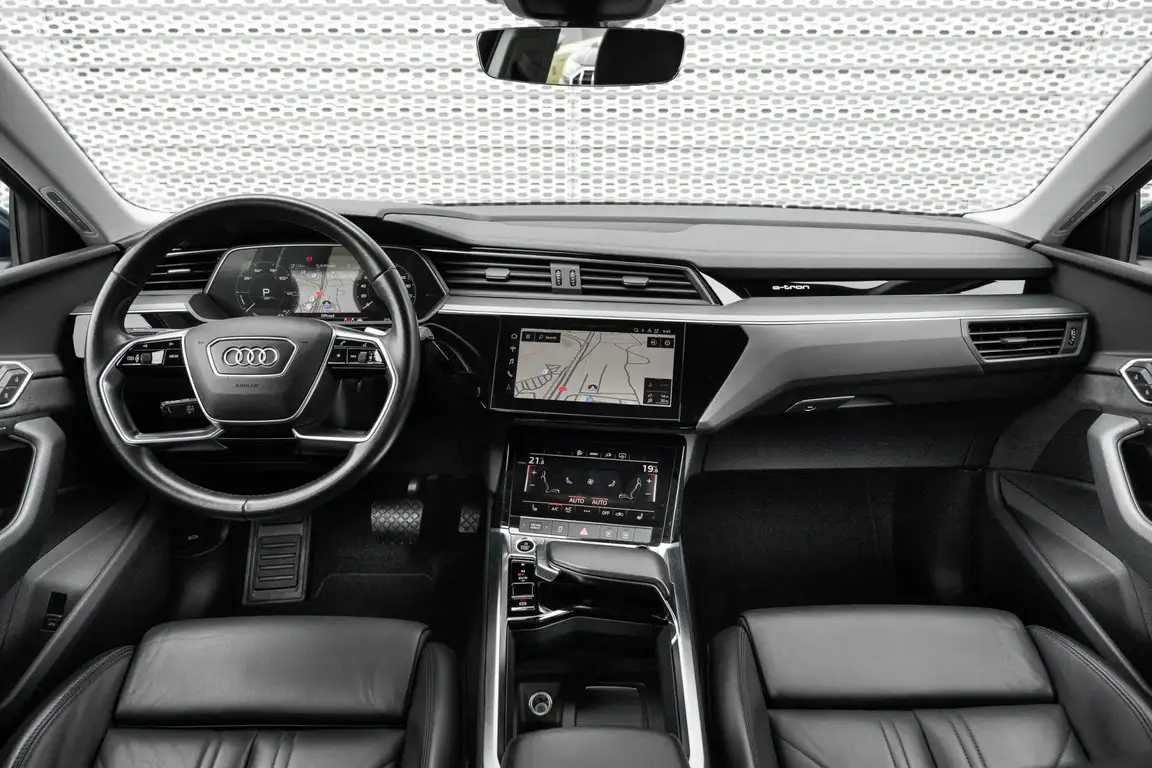 AUDI E-TRON