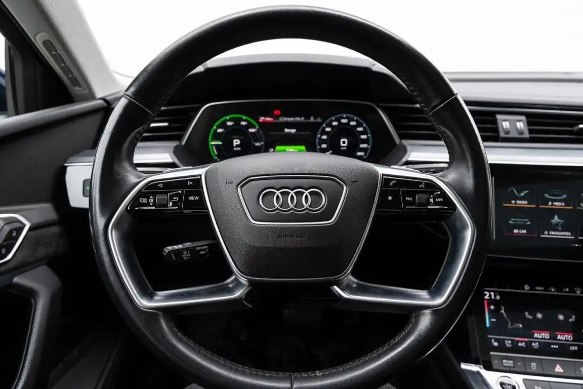AUDI E-TRON