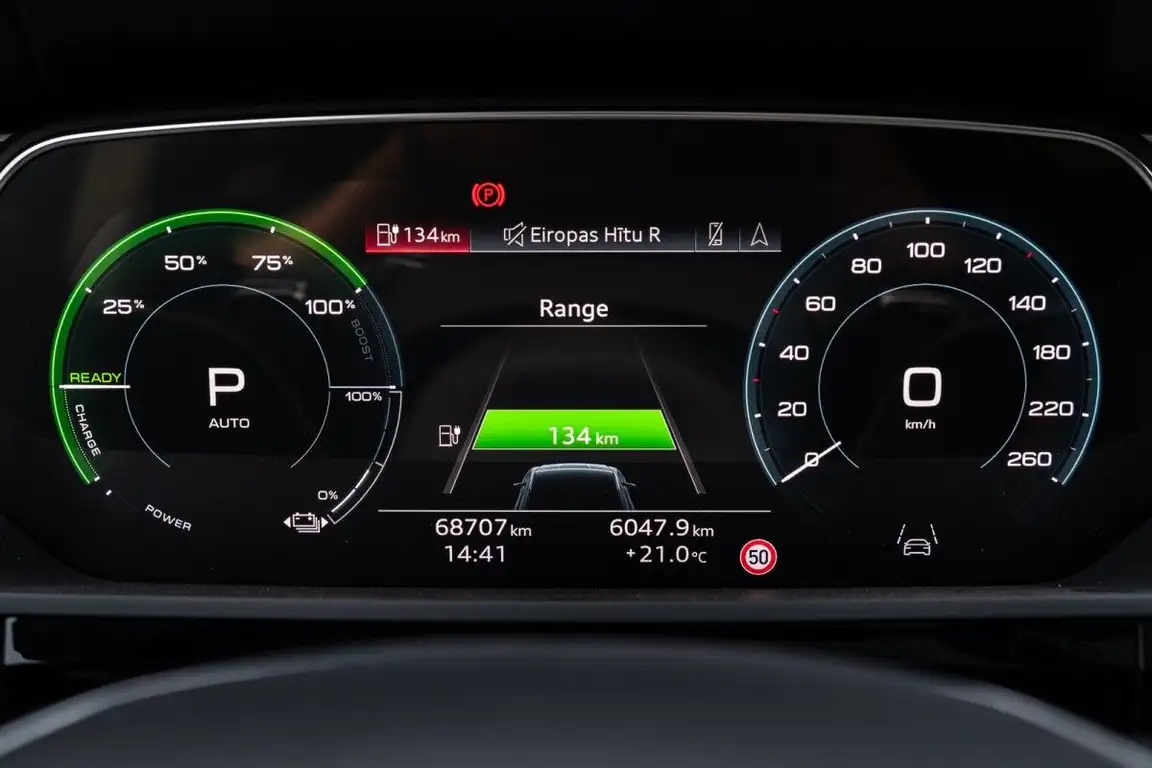 AUDI E-TRON