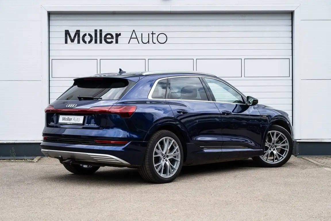 AUDI E-TRON