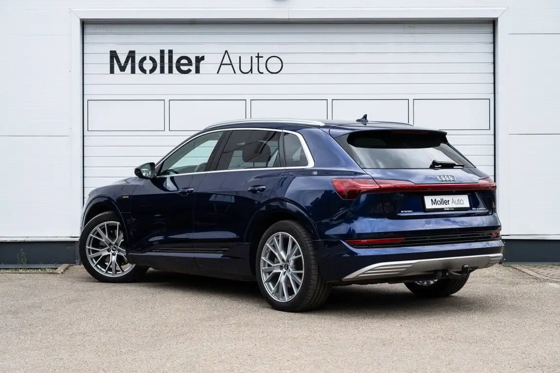 AUDI E-TRON