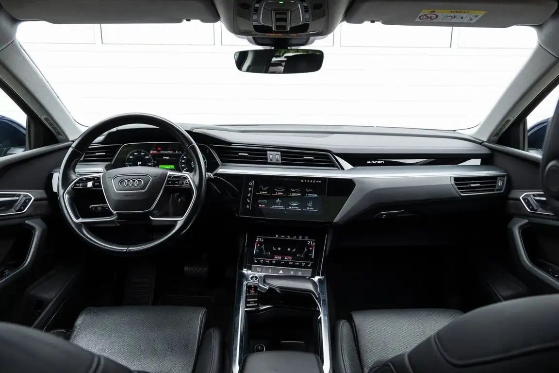 AUDI E-TRON