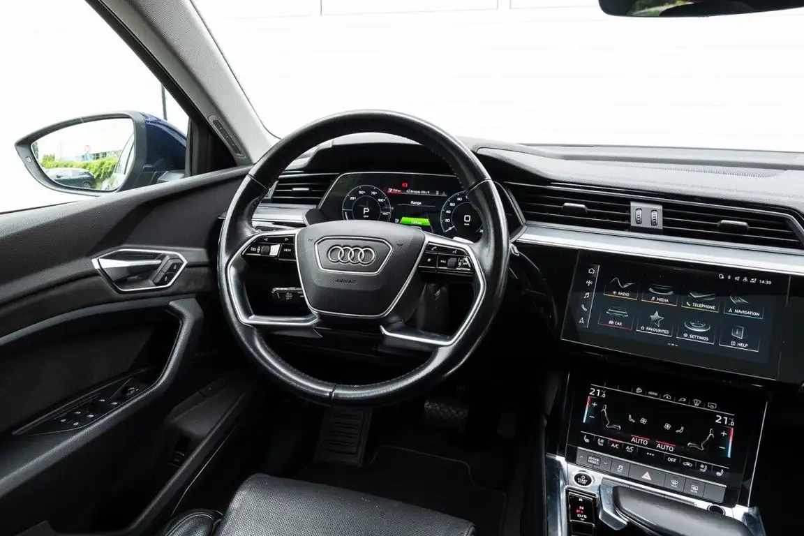AUDI E-TRON