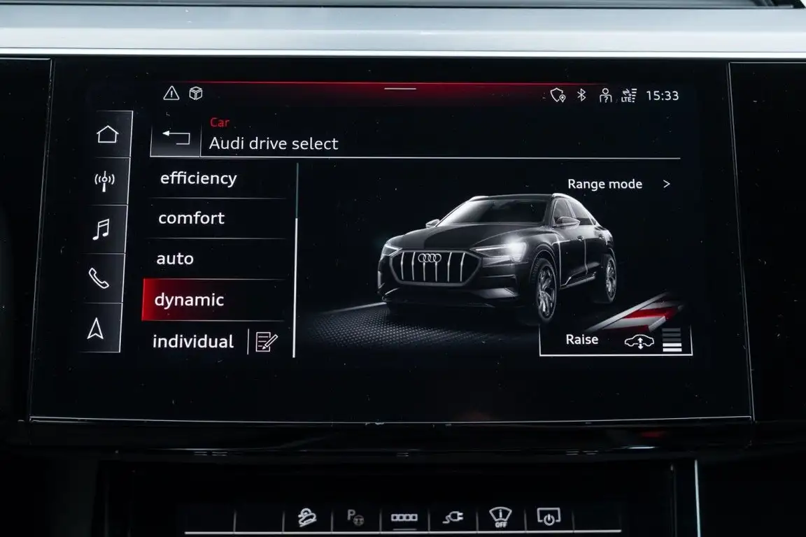 AUDI E-TRON
