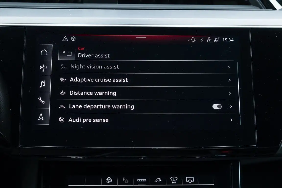 AUDI E-TRON