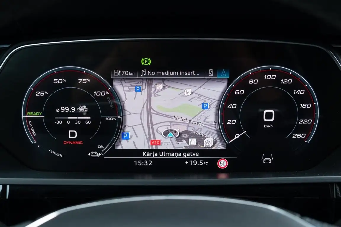 AUDI E-TRON