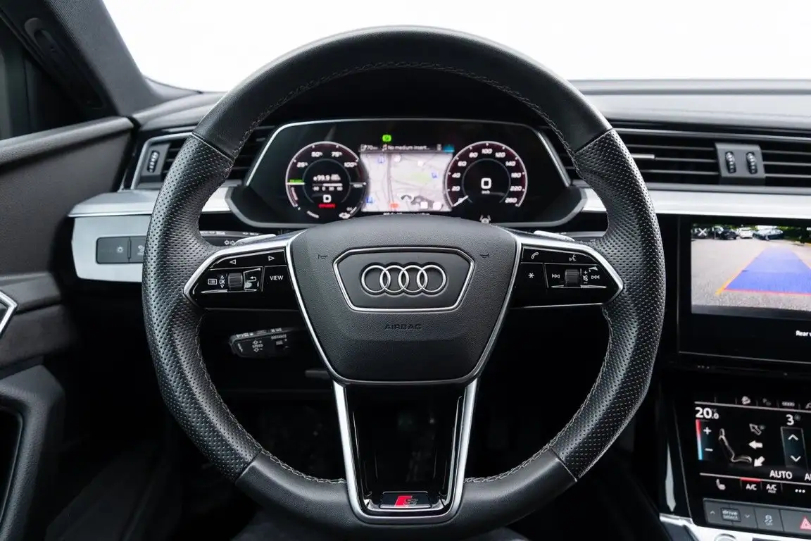 AUDI E-TRON