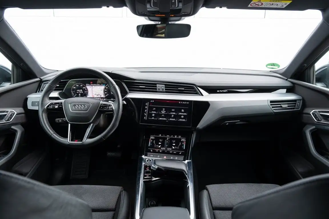 AUDI E-TRON