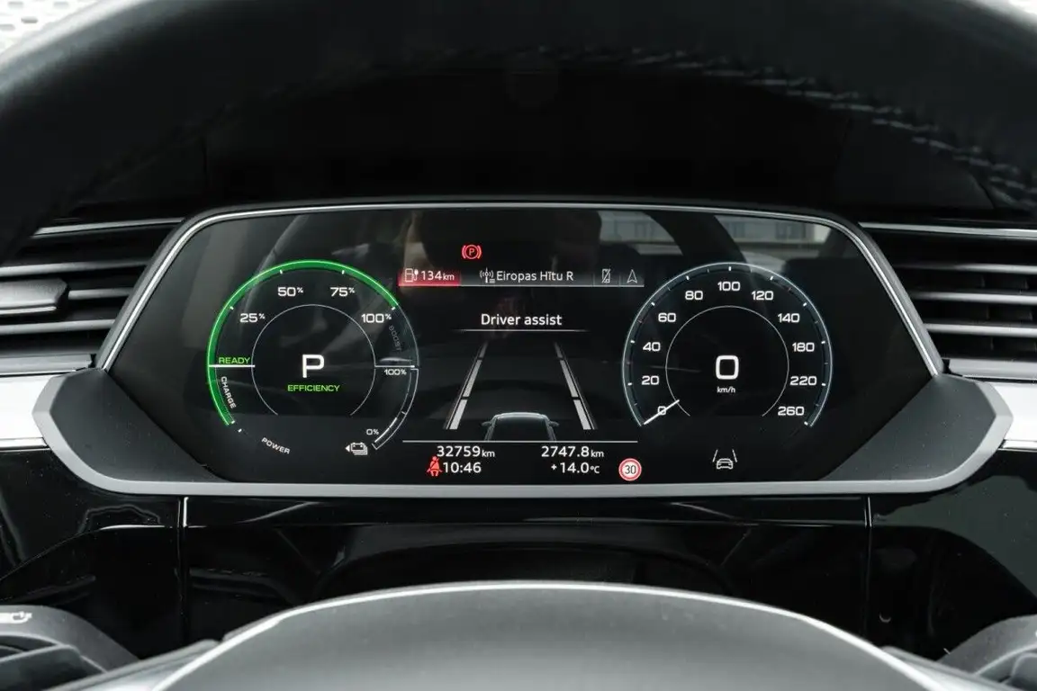 AUDI E-TRON
