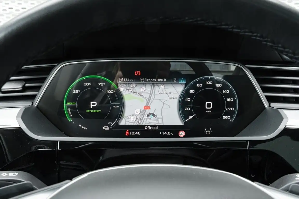 AUDI E-TRON