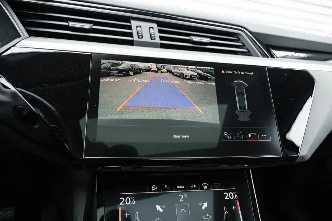 AUDI E-TRON