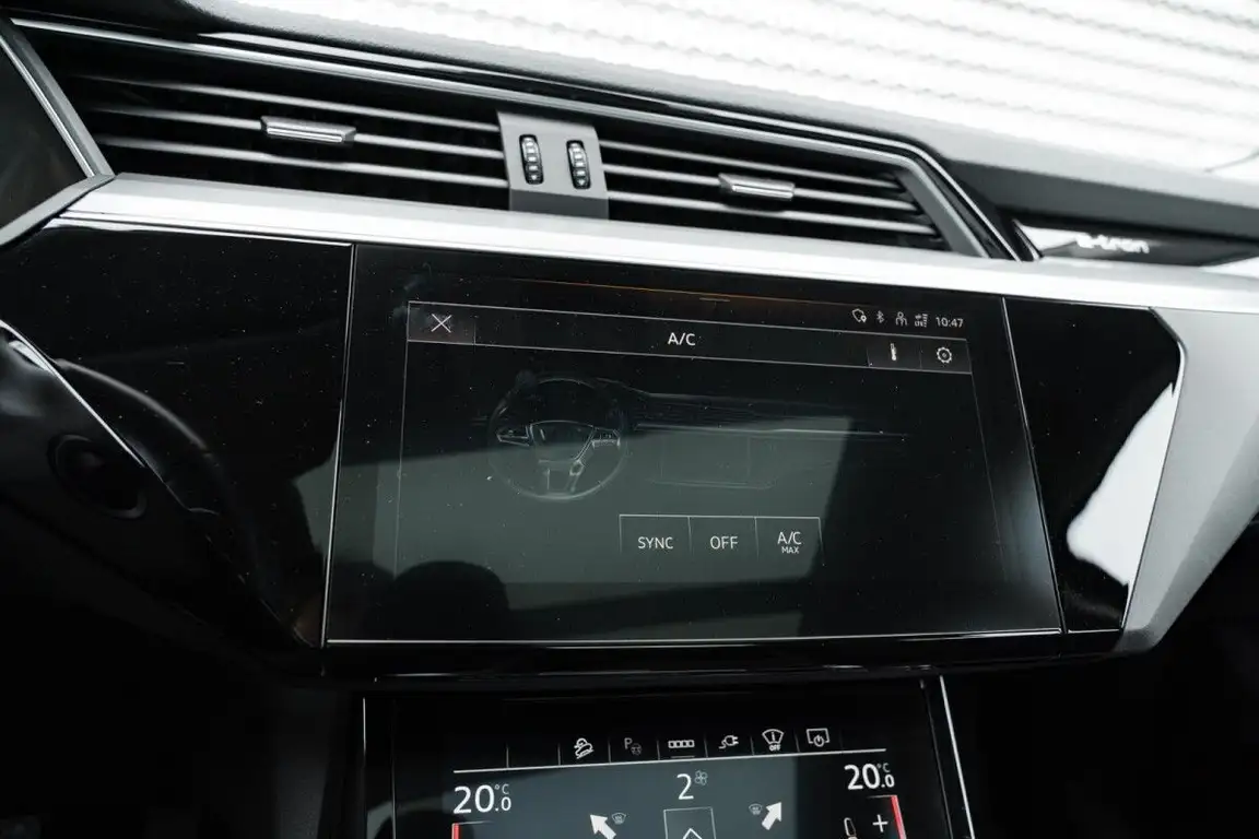 AUDI E-TRON