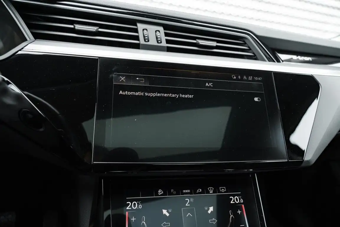 AUDI E-TRON