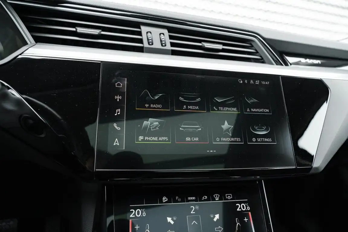 AUDI E-TRON
