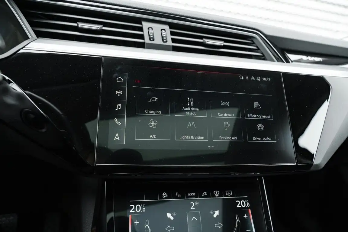 AUDI E-TRON