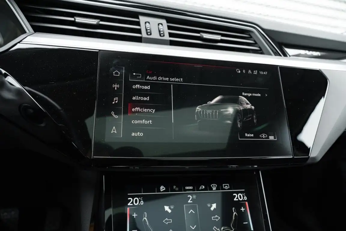 AUDI E-TRON