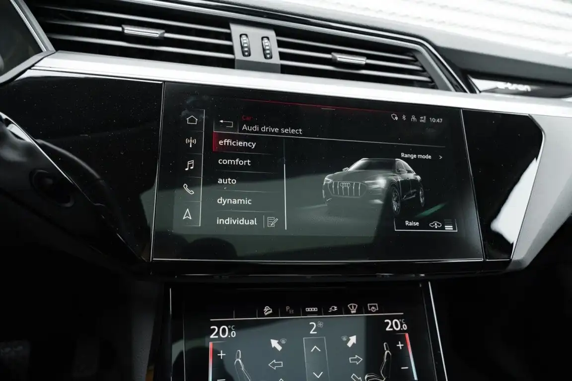 AUDI E-TRON