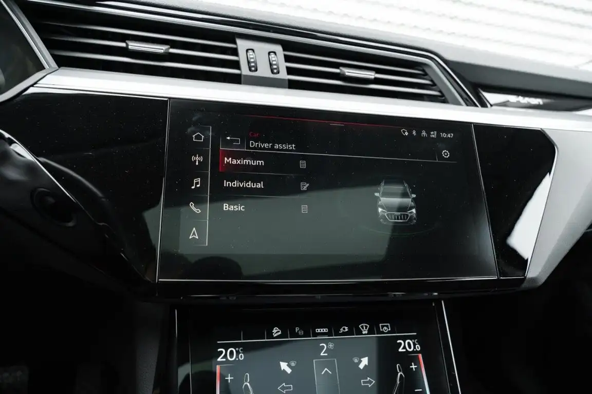 AUDI E-TRON