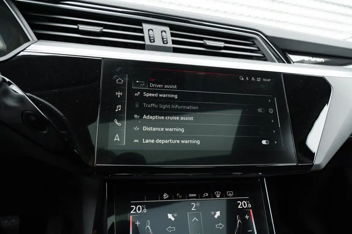 AUDI E-TRON