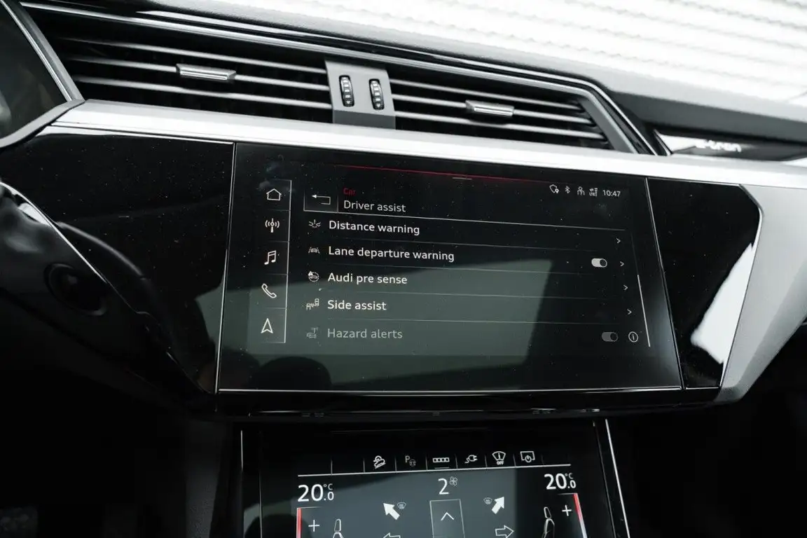 AUDI E-TRON