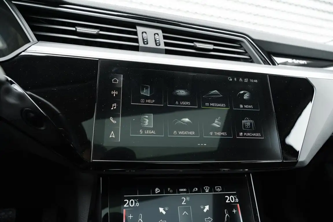 AUDI E-TRON