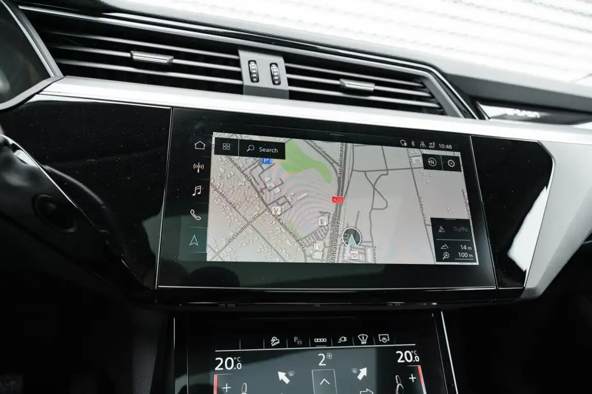 AUDI E-TRON