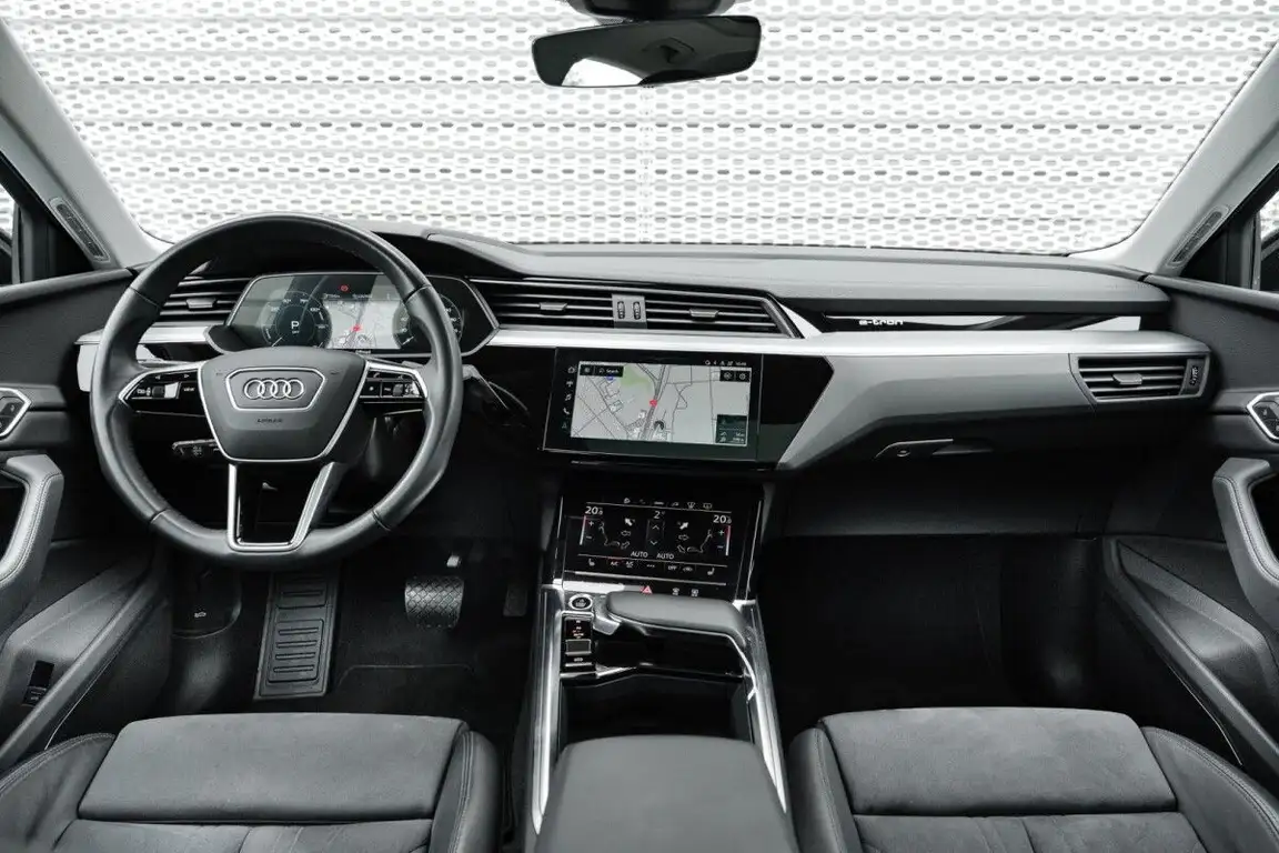 AUDI E-TRON