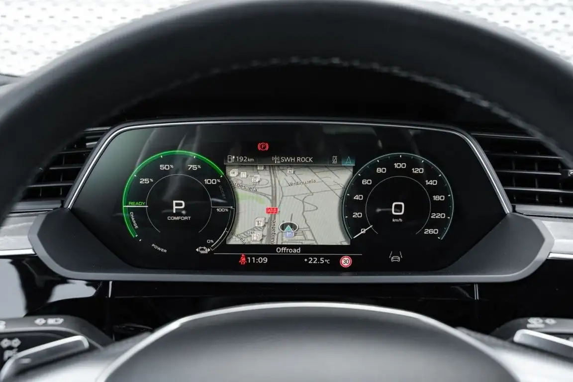 AUDI E-TRON