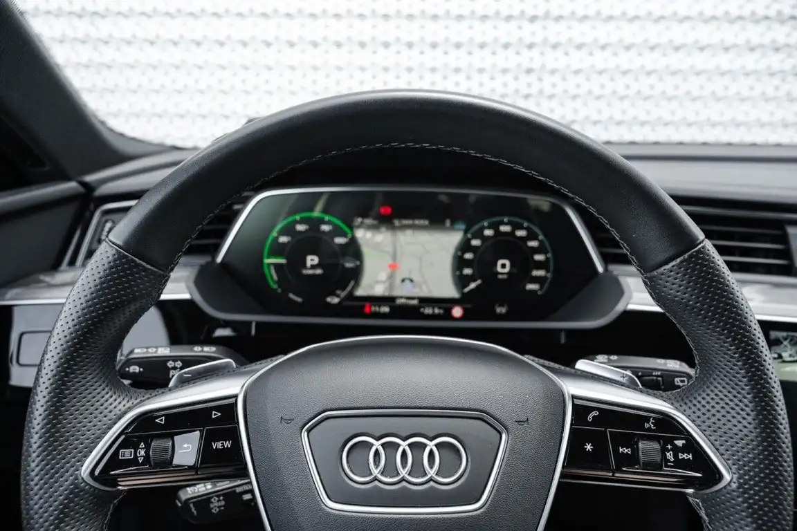 AUDI E-TRON