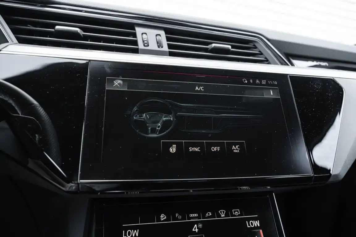 AUDI E-TRON