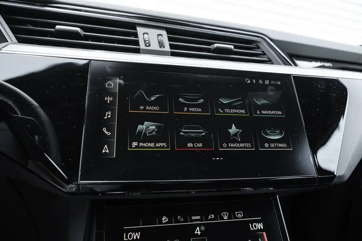 AUDI E-TRON