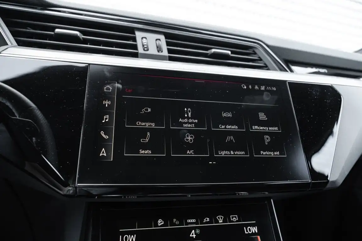 AUDI E-TRON