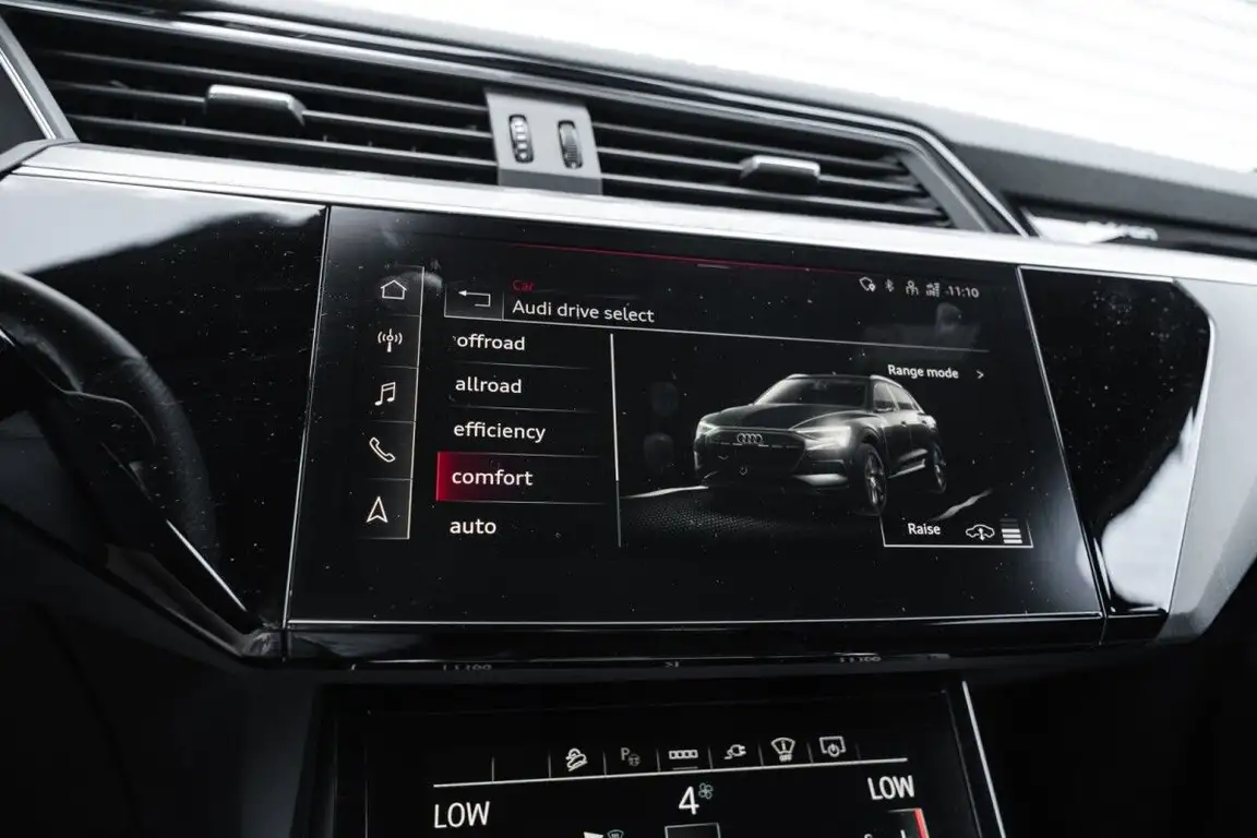 AUDI E-TRON
