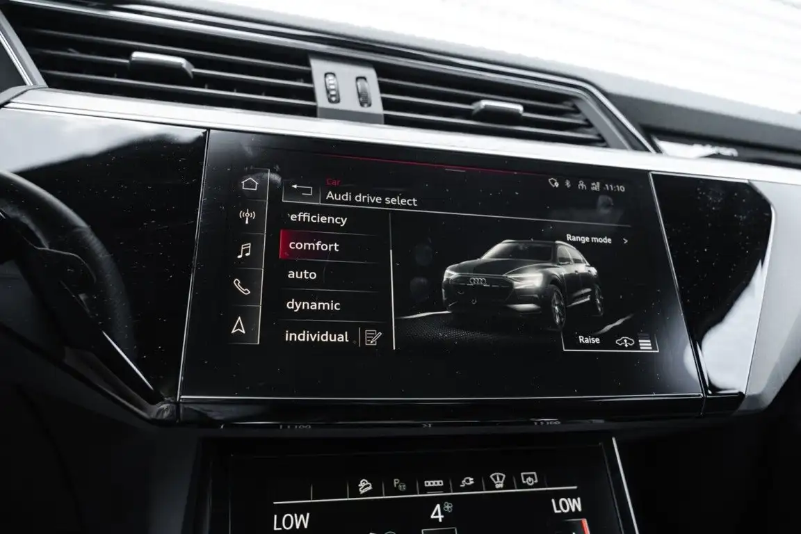 AUDI E-TRON