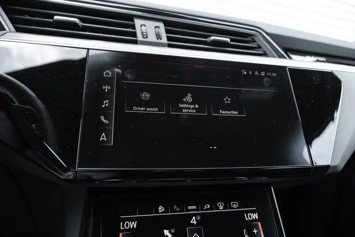 AUDI E-TRON