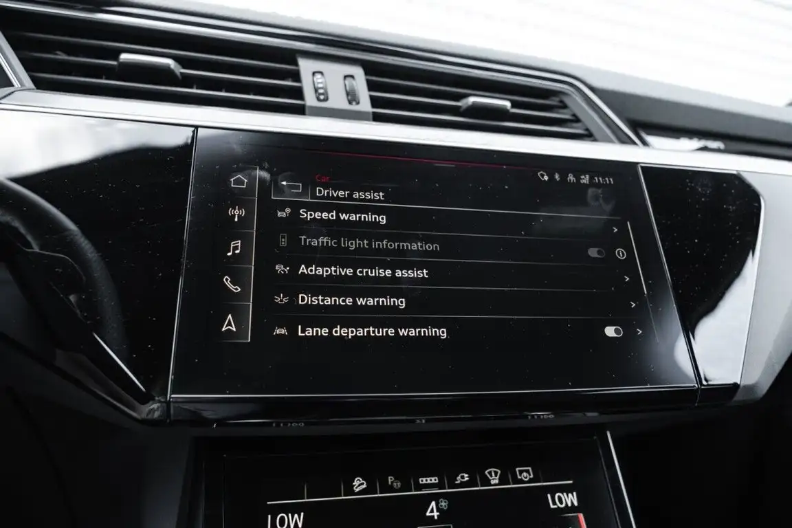 AUDI E-TRON