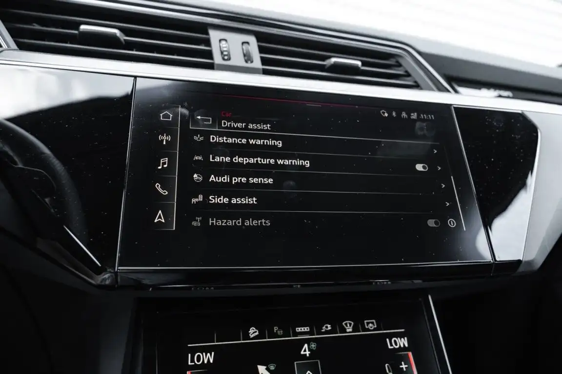 AUDI E-TRON