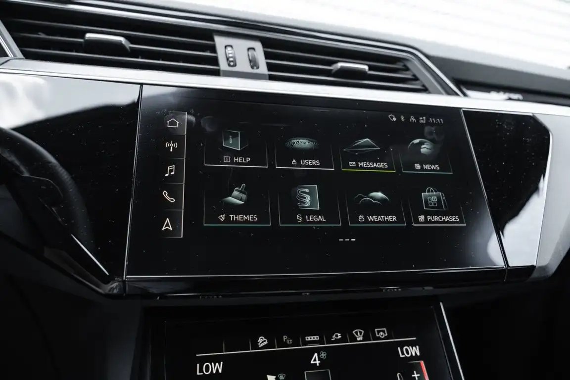 AUDI E-TRON