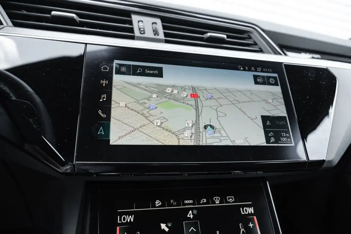 AUDI E-TRON
