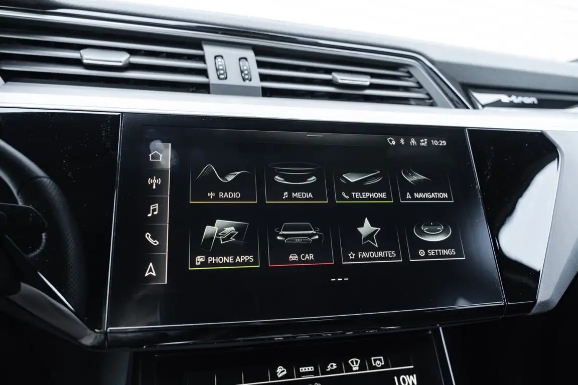 AUDI E-TRON