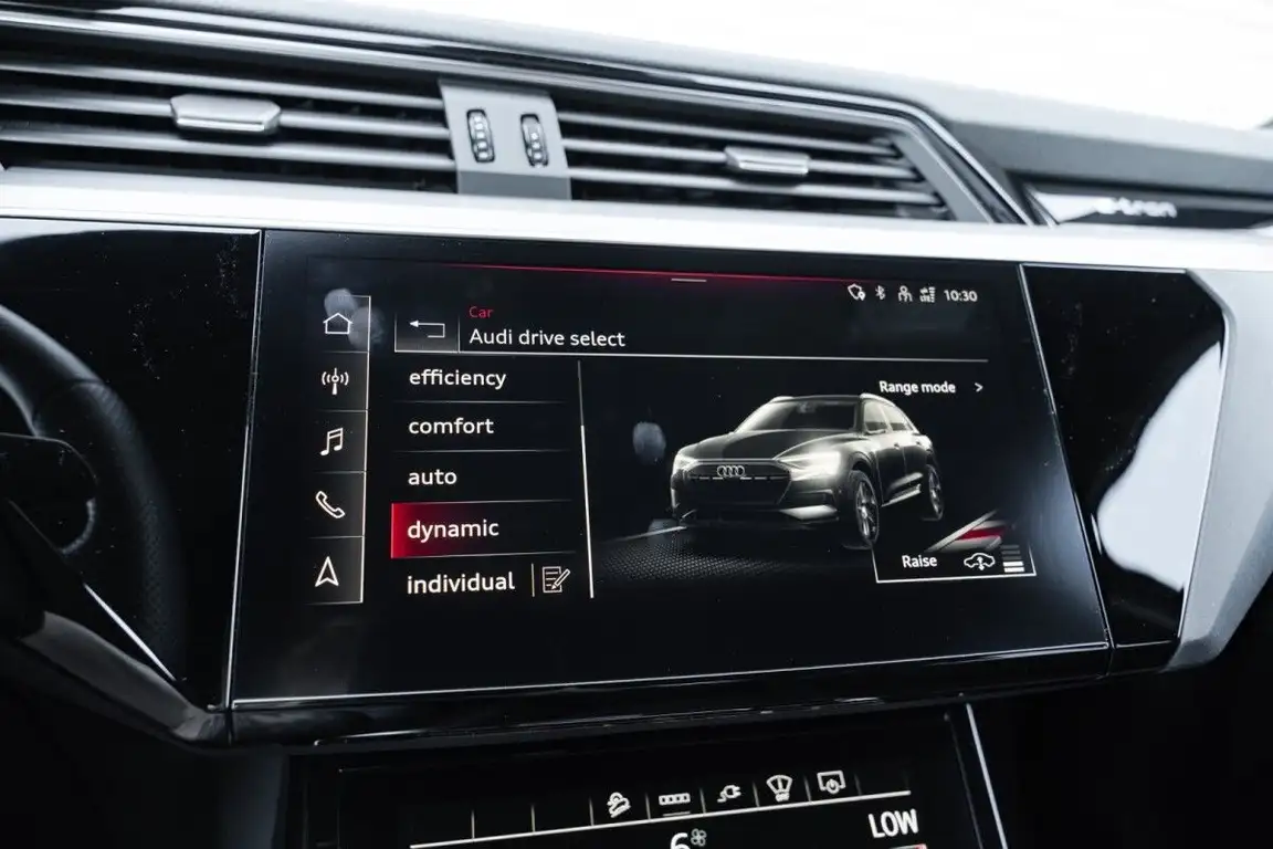 AUDI E-TRON