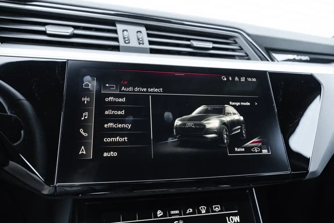 AUDI E-TRON
