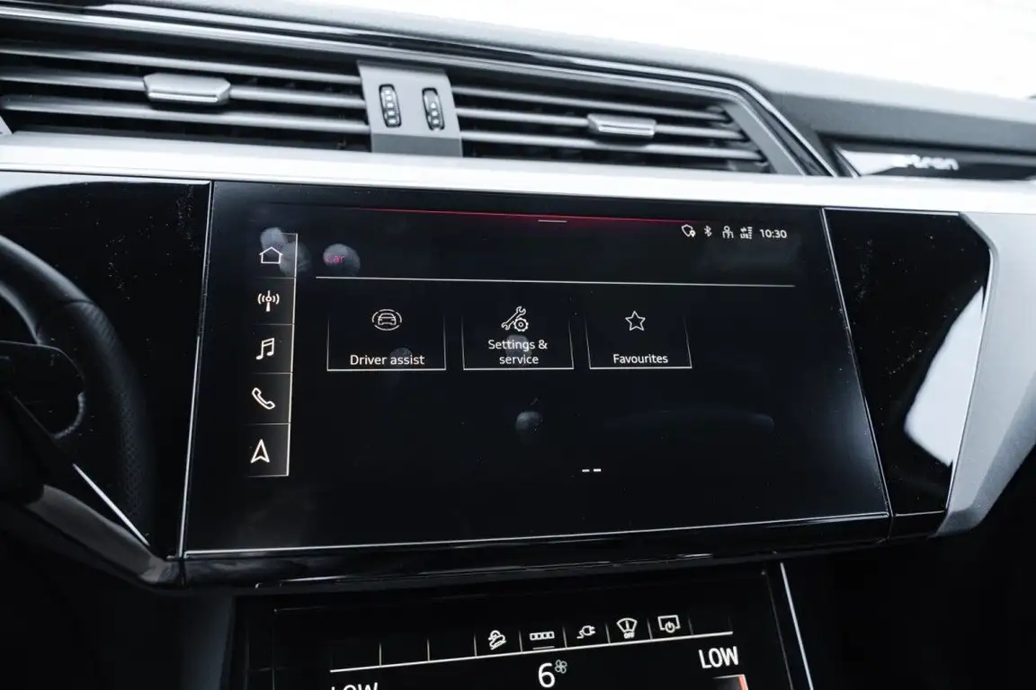 AUDI E-TRON