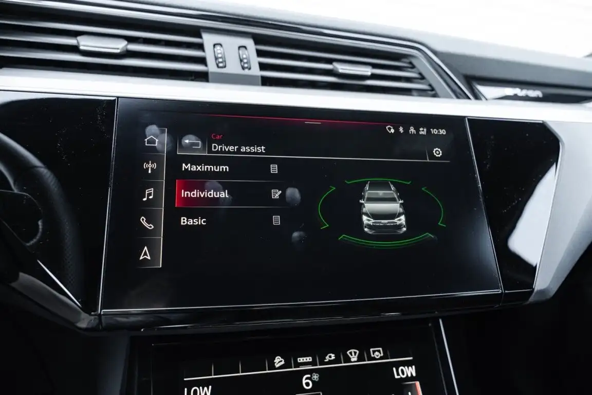 AUDI E-TRON