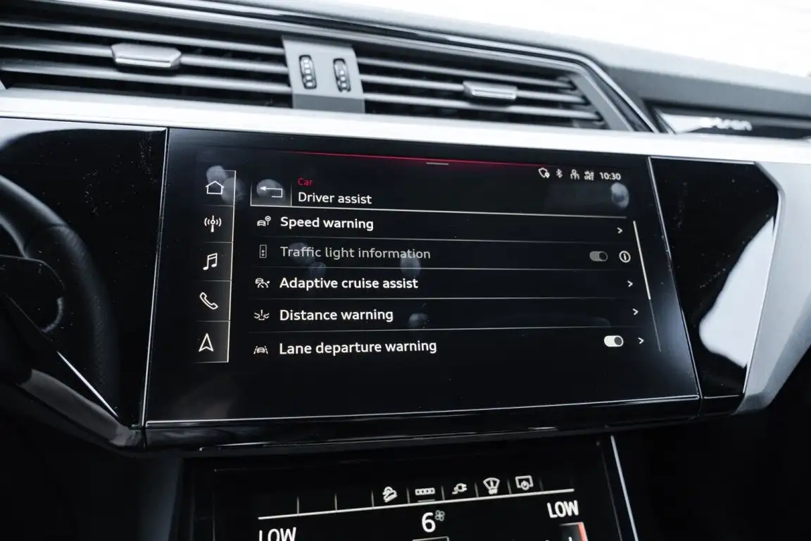 AUDI E-TRON