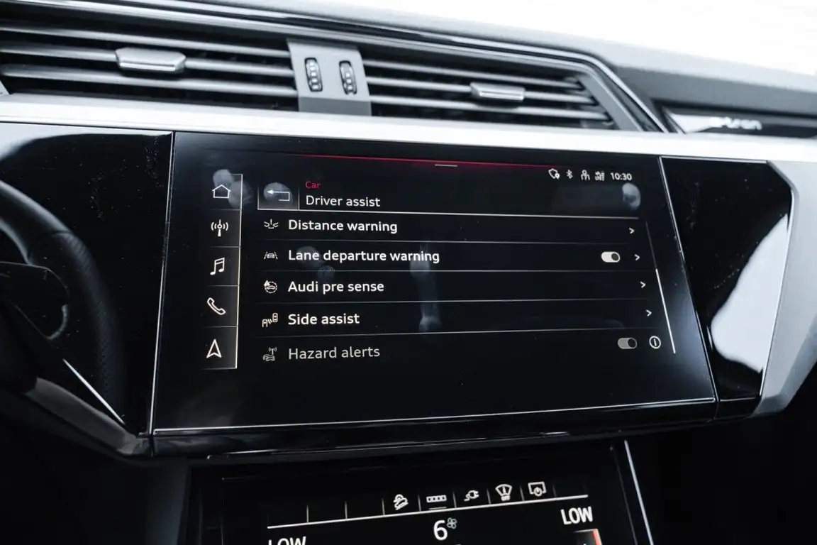 AUDI E-TRON