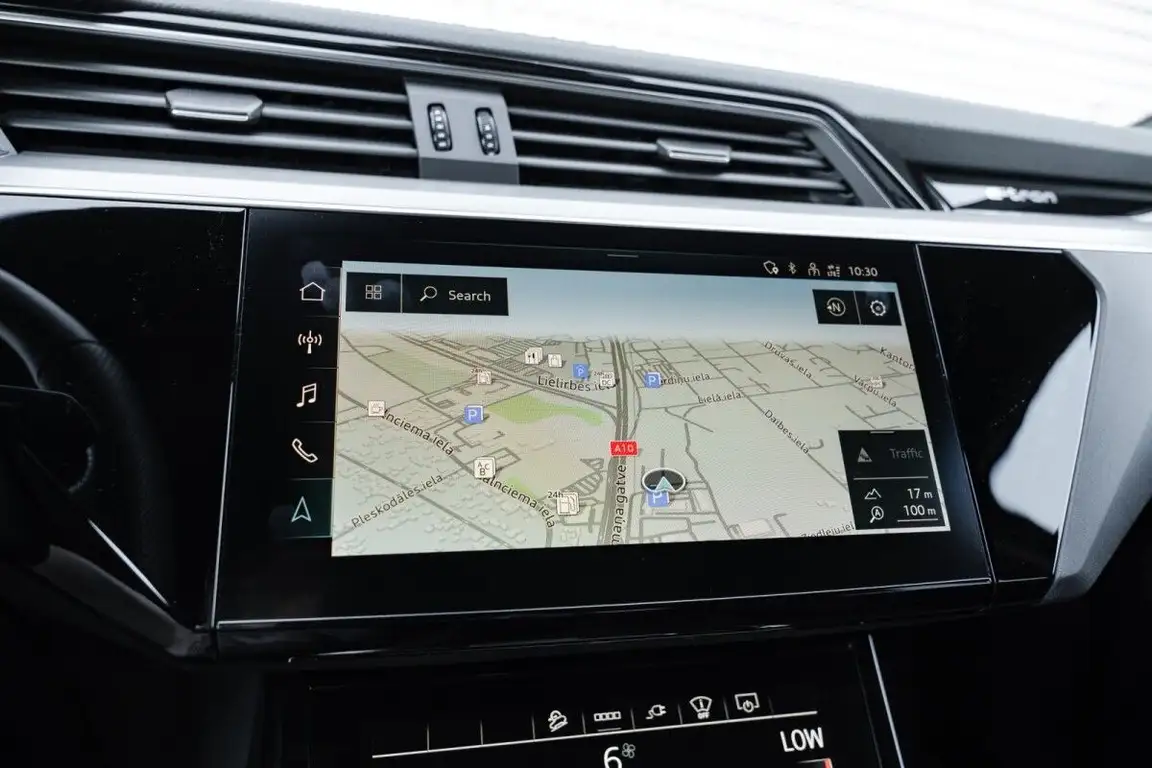 AUDI E-TRON