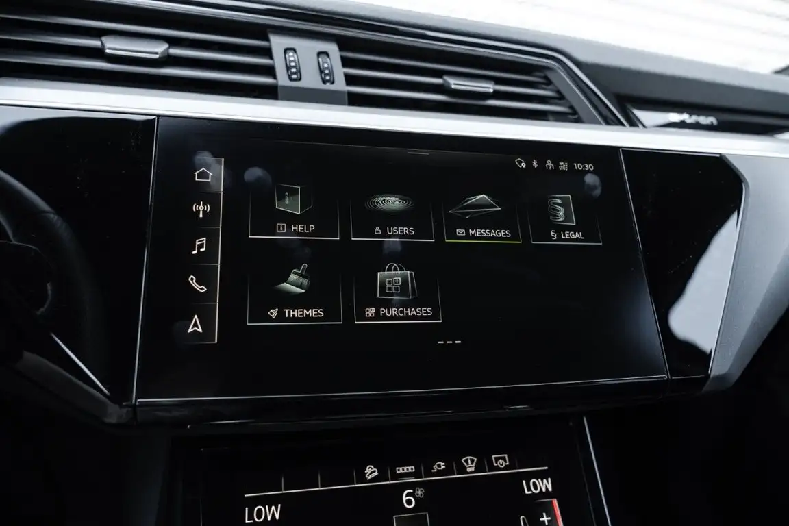 AUDI E-TRON